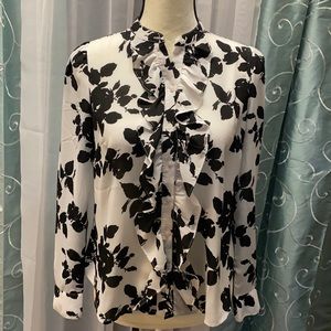 Black and white floral Worthington blouse petite small